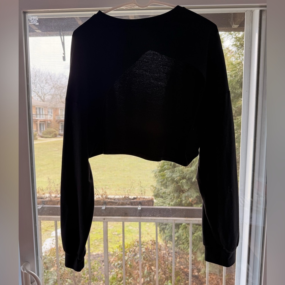 Black Cropped Long-Sleeve Women's Top